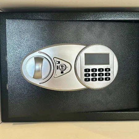 Modern With Pool לה קרואה-ואלמר