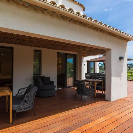 וילה Modern With Pool *