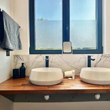 Modern With Pool וילה