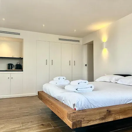 וילה Modern With Pool *