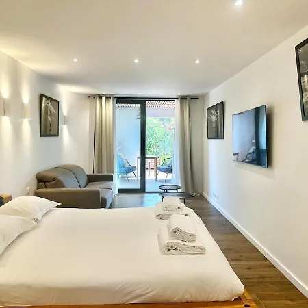 וילה Modern With Pool